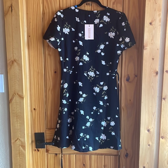 MISSGUIDED Half Button Tea Dress Ditsy Floral - Picture 3 of 7